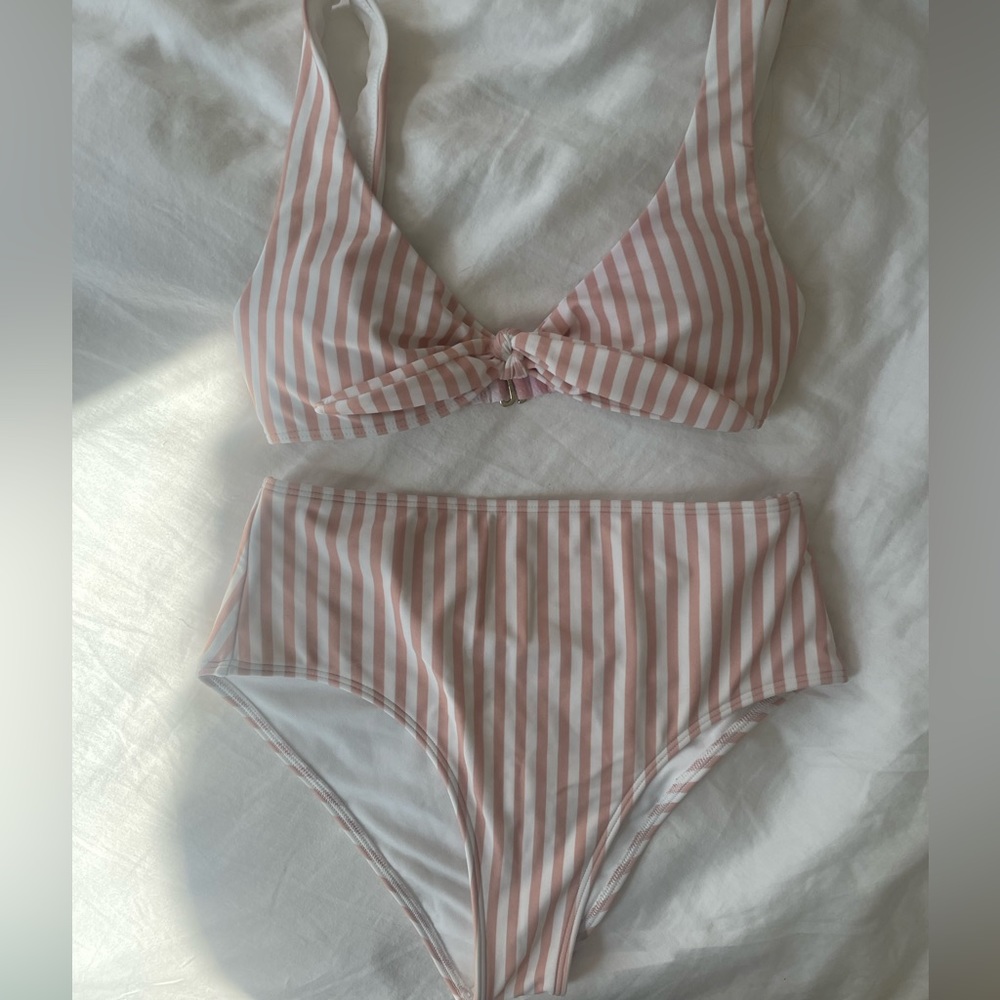 beachy striped bikini with ruching 🐚